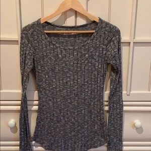 Marble gray scoop neck long sleeve tee